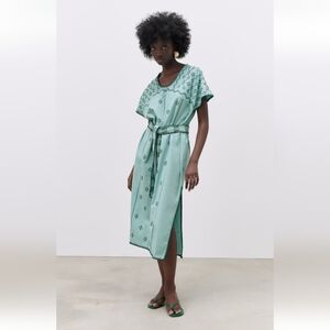 BNWT! Zara Embroidered Midi dress
